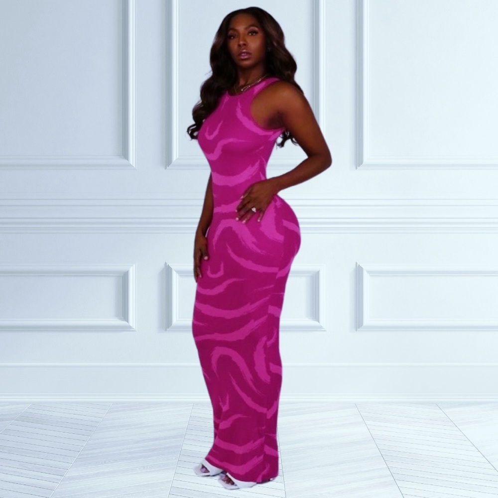 Chic Magenta Wave Print Maxi Dress - Sleek & Trendy